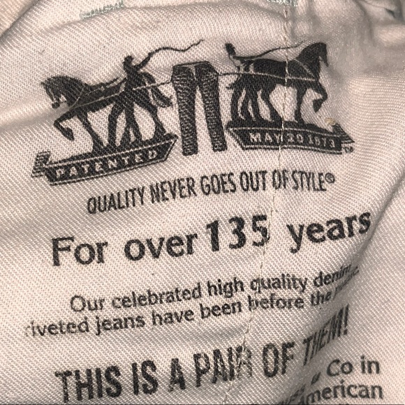 Off-white 30W Levi’s shorts. - Picture 3 of 3